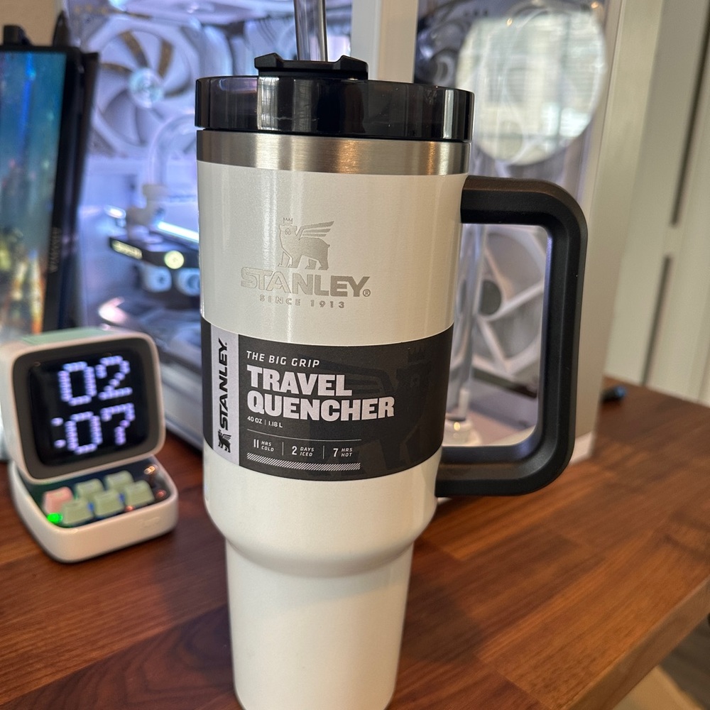 Stanley Quencher 40oz Target Frost Pearlescent w/ Black Handle